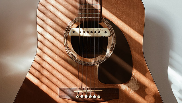 Acoustic-electric guitar pickup